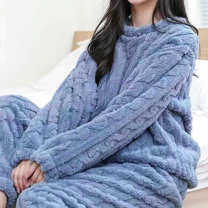 Women’s Plush Cable-Texture Lounge Set | Long-Sleeve Top and Trousers 1
